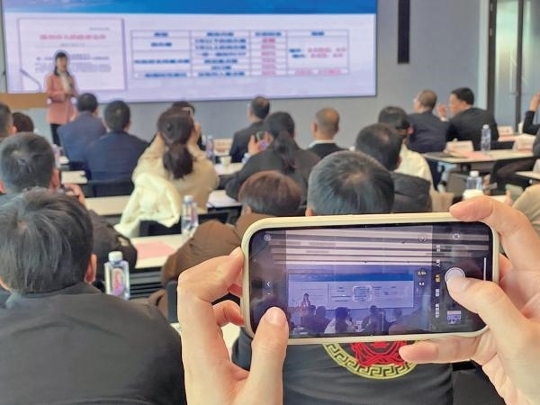 1月2日，“百團千企出海拓市場增訂單”行動啟動。蔣文廣 攝