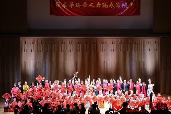 演職人員與嘉賓合影。人民網(wǎng) 許可攝