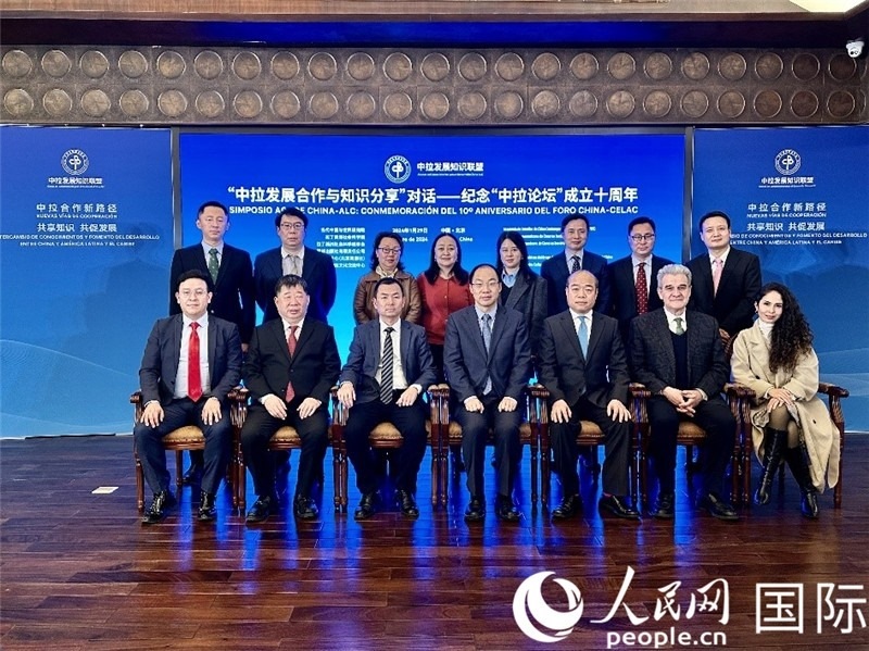 與會嘉賓合影留念。人民網(wǎng)記者 周雨攝