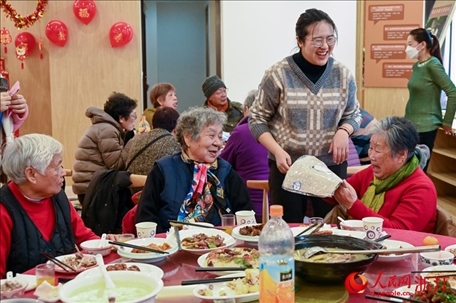 活動準(zhǔn)備了抽獎環(huán)節(jié)。人民網(wǎng)記者 葉賓得攝