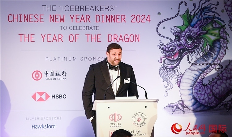 英國 48 家集團(tuán)俱樂部候任主席杰克·佩里致辭。人民網(wǎng) 郭錦標(biāo)攝