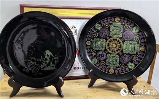 壩漆工藝品。人民網(wǎng)記者 周雯攝