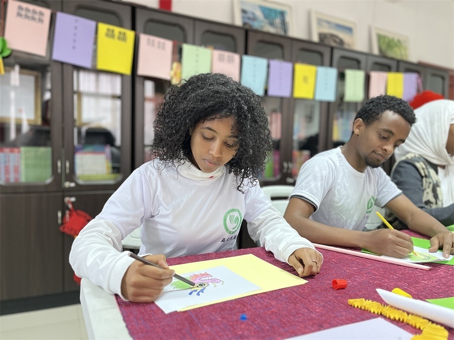 亞的斯亞貝巴大學孔子學院“網(wǎng)絡(luò)中國節(jié)·元宵”主題文化體驗活動現(xiàn)場。亞的斯亞貝巴大學孔子學院供圖