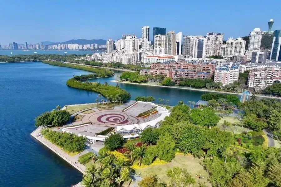 △1月24日，廈門(mén)筼筜湖白鷺洲公園及周邊城市景觀。