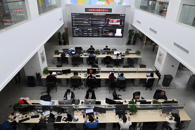 2023年12月12日，中國－東盟信息港股份有限公司員工在工作中。