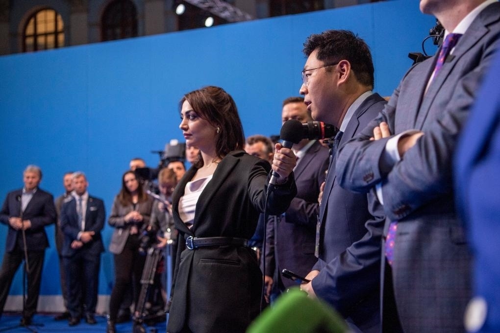 3月18日，在俄羅斯首都莫斯科，新華社記者向俄總統(tǒng)普京提問(wèn)。新華社記者曹陽(yáng)攝