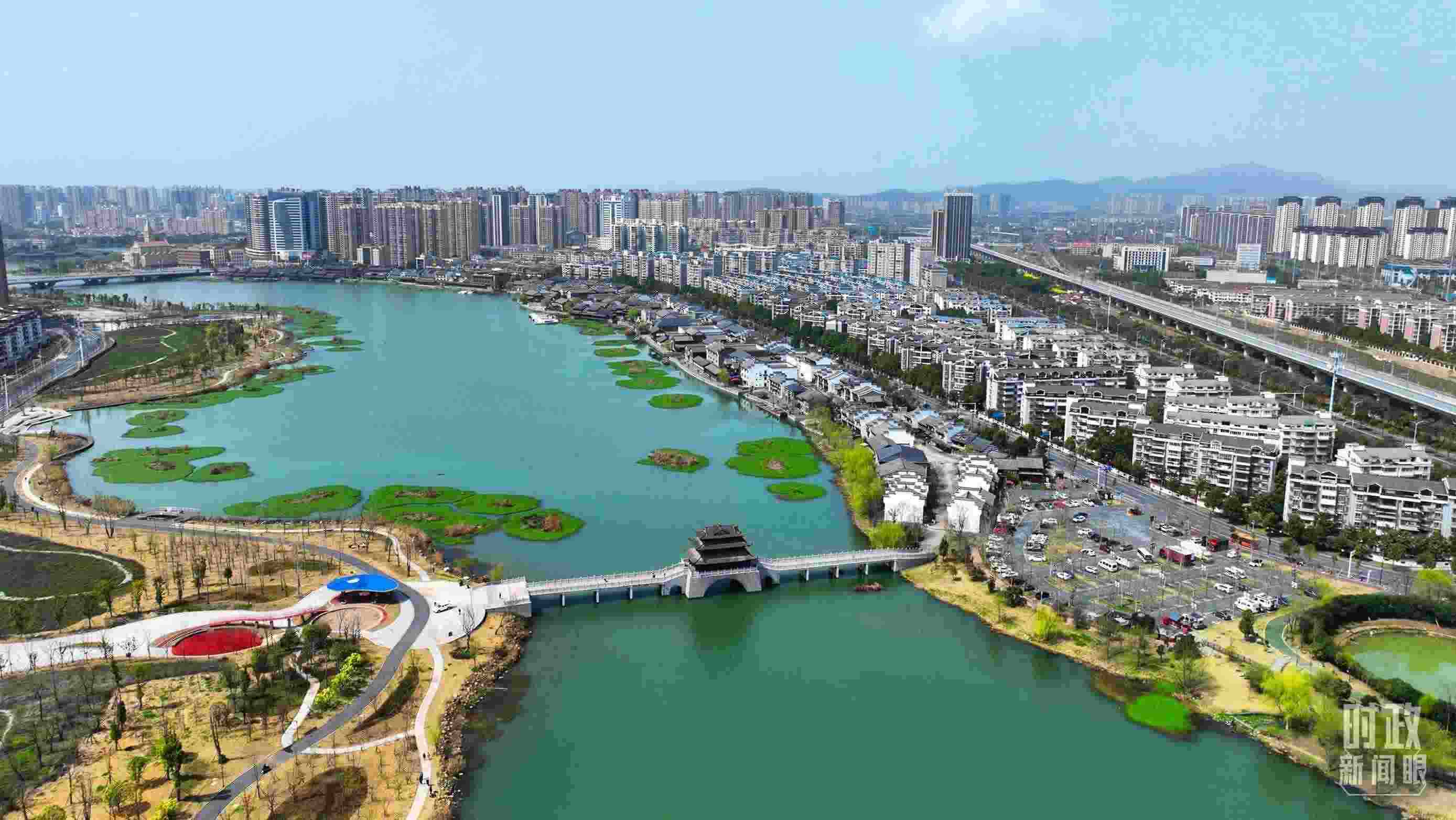 湖南常德。此次座談會前，習(xí)近平在長沙、常德兩地實(shí)地考察。（總臺央視記者范凱拍攝）