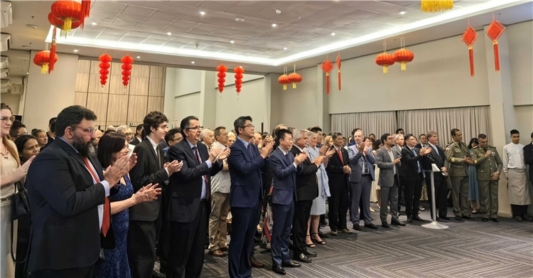 當(dāng)?shù)貢r(shí)間3月27日，中國(guó)駐累西腓新任總領(lǐng)事蘭和平舉行到任招待會(huì)。圖為招待會(huì)現(xiàn)場(chǎng)。中國(guó)駐累西腓總領(lǐng)事館供圖