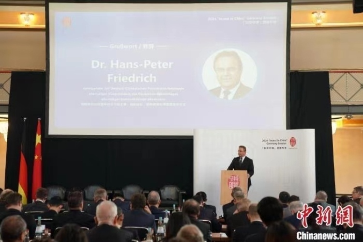 當(dāng)?shù)貢r(shí)間4月5日，由中國商務(wù)部主辦的“投資中國”德國專場推介活動(dòng)在斯圖加特市舉行。中新社記者 馬秀秀 攝