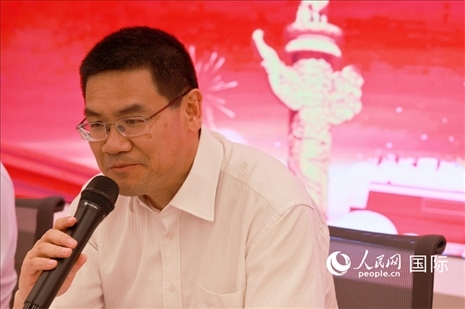 北京海外聯(lián)誼會(huì)會(huì)長(zhǎng)楊晉柏在座談會(huì)上致辭。人民網(wǎng)記者 陳海琪攝