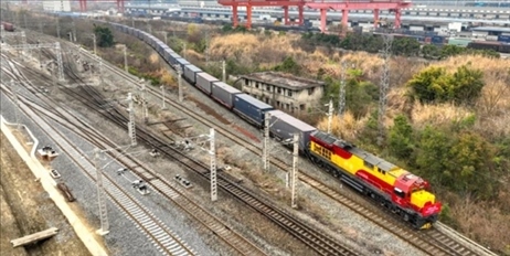 全國鐵路實行新的貨物列車運行圖。國鐵集團供圖