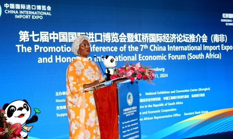 南非貿(mào)易、工業(yè)和競爭部出口促進司副總司長馬塔博格致辭。（圖片來源：中國國際進口博覽會官微）