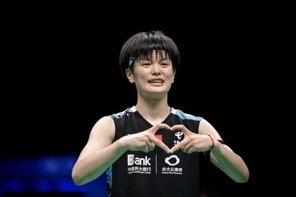 4月14日，王祉怡在奪冠后慶祝。新華社記者 江漢攝