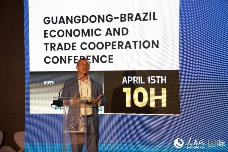 巴西里約州能源和海洋經(jīng)濟部國務(wù)秘書費利佩·佩肖托在推介會上致辭。人民網(wǎng)記者 陳海琪攝