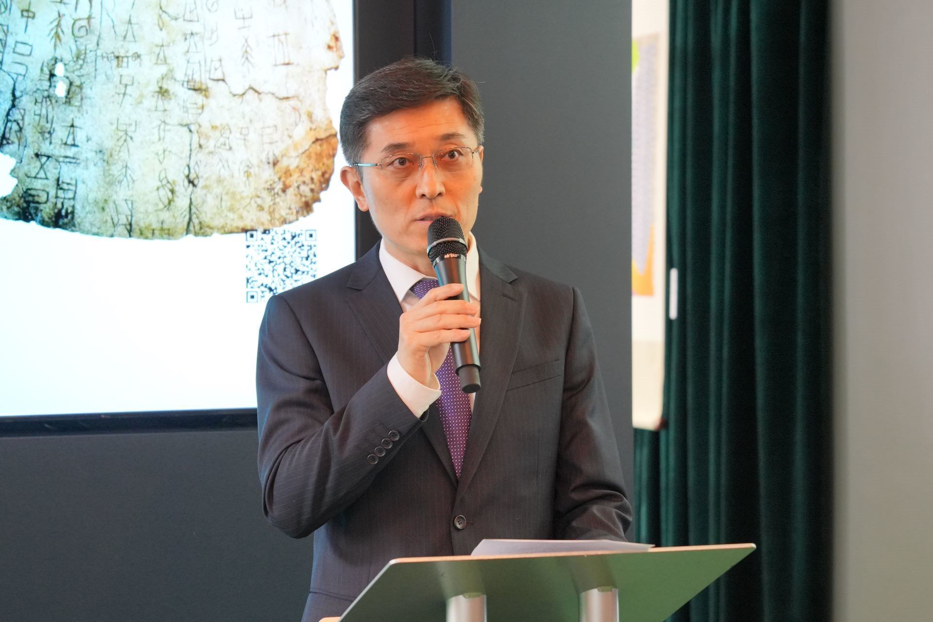 中國(guó)駐英國(guó)使館公使楊曉光致辭。主辦方供圖