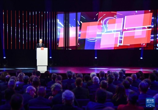 4月21日，挪威首相斯特勒在德國(guó)漢諾威工業(yè)博覽會(huì)開(kāi)幕式上致辭。挪威是今年展會(huì)主賓國(guó)。新華社記者 任鵬飛 攝