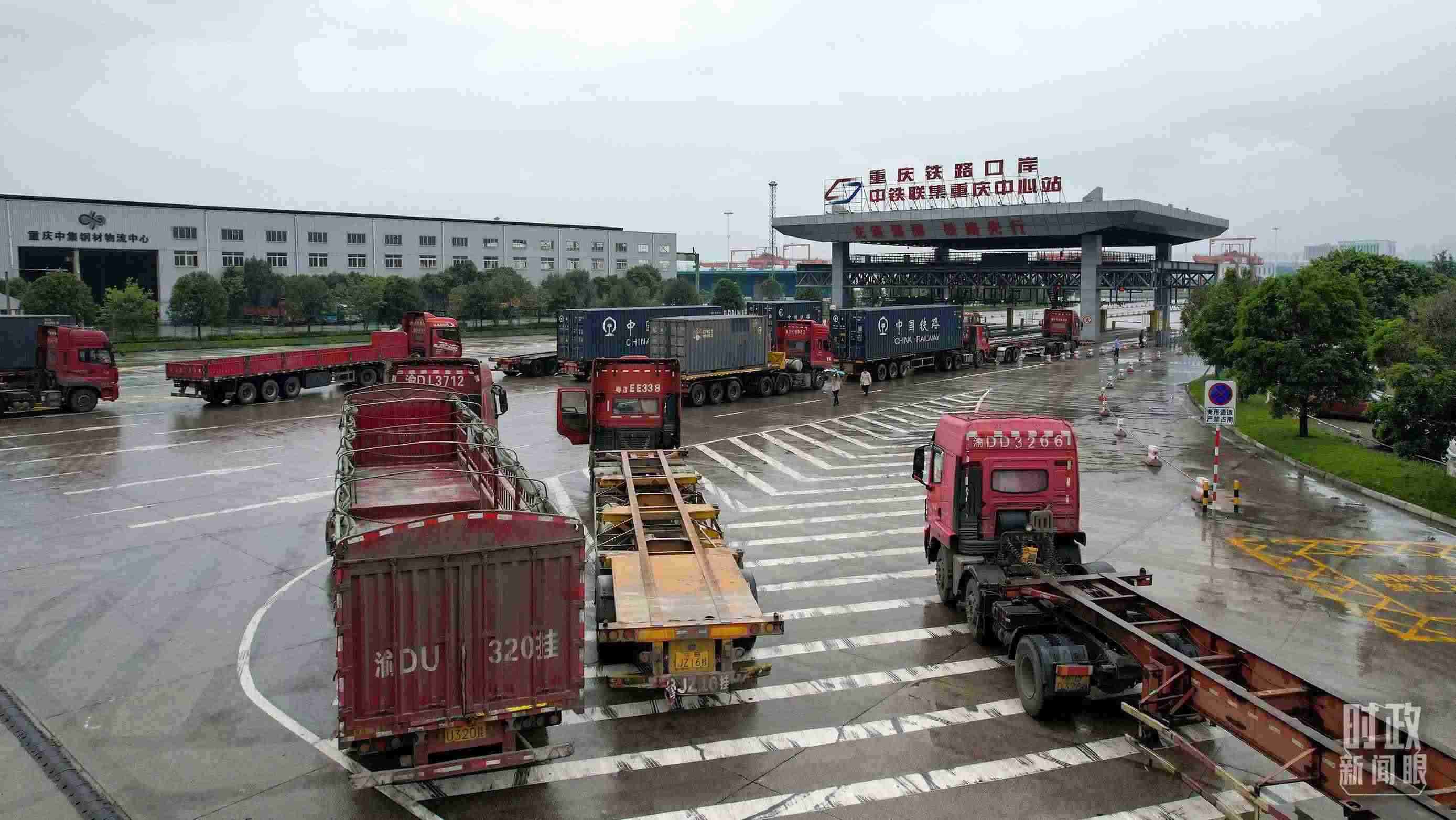 △重慶鐵路口岸中鐵聯(lián)集重慶中心站。（總臺(tái)記者于濱拍攝）