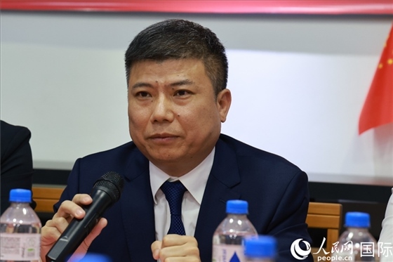 浙江省蘭溪市市委常委柳衛(wèi)東在座談會上致辭。人民網記者 陳海琪攝