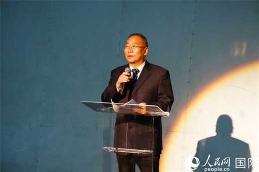 四川省文化和旅游廳副廳長王成平在活動(dòng)現(xiàn)場進(jìn)行旅游推介。人民網(wǎng)記者 陳海琪攝