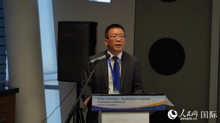 南非中國經(jīng)貿(mào)協(xié)會會長、中國銀行約翰內(nèi)斯堡分行行長張朝陽致辭。人民網(wǎng) 劉暢攝