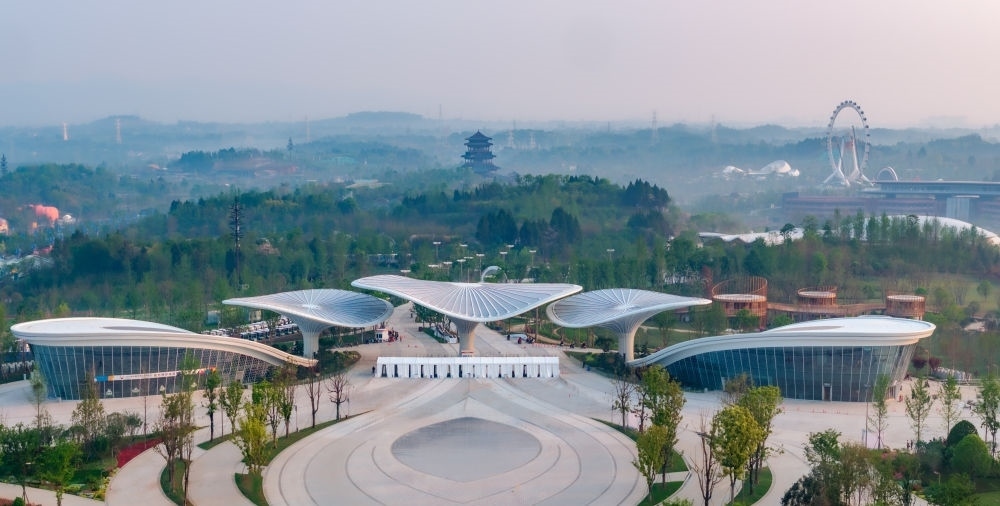 這是成都世園會(huì)主會(huì)場入口（無人機(jī)照片，2024年4月14日攝）。新華社記者 江宏景 攝