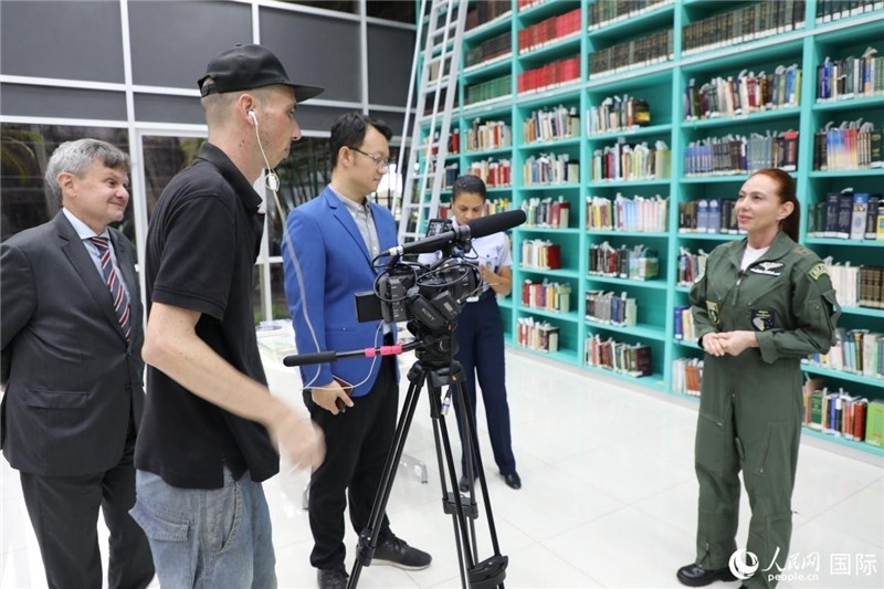 巴西高等防務學院院長卡拉·利里奧·馬丁斯接受了人民網(wǎng)的視頻采訪。 人民網(wǎng)記者 陳一鳴攝