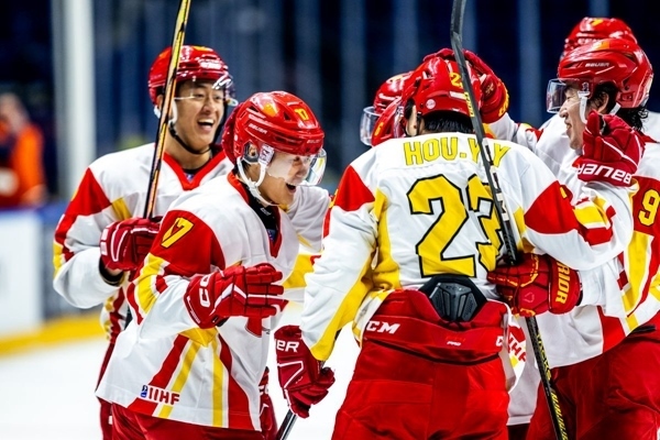 中國隊球員慶祝進球。圖片來源：國際冰聯(lián)