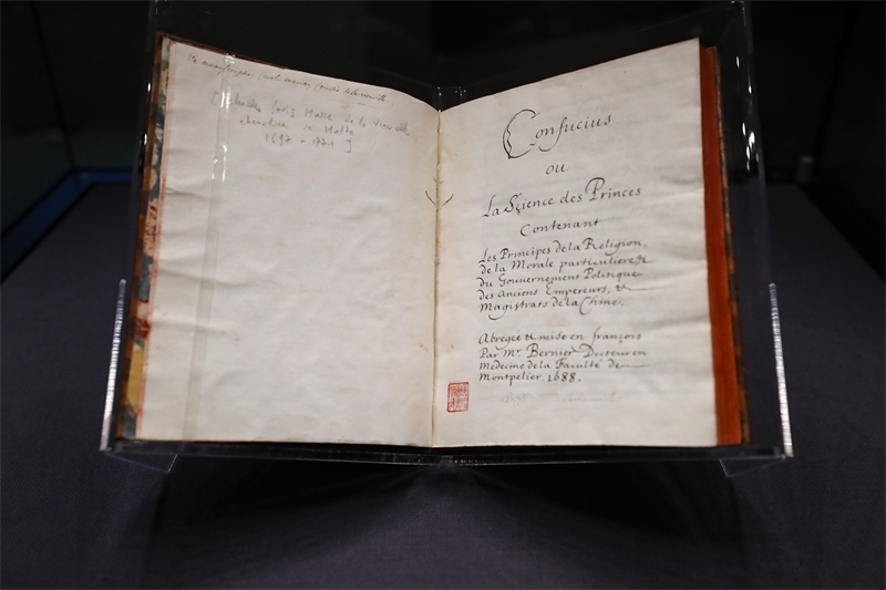 典藏于中國(guó)國(guó)家圖書館中的法國(guó)國(guó)禮《論語(yǔ)導(dǎo)讀》。圖片來源：IC Photo