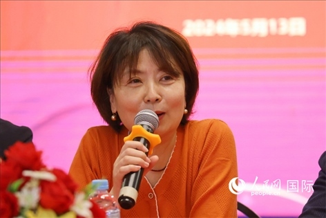 陜西省歸國華僑聯(lián)合會黨組成員、副主席兼秘書長尚小紅在座談會上致辭。人民網(wǎng)記者 陳海琪攝