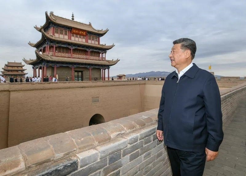 △2019年8月20日，習近平總書記來到嘉峪關關城，登上城樓察看關城整體面貌，聽取河西走廊長城、關隘歷史文化情況介紹。