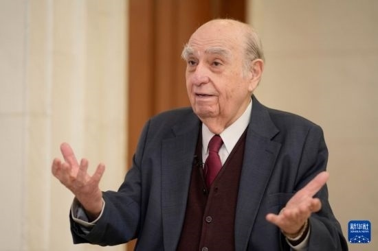  5月17日，烏拉圭前總統(tǒng)胡利奧·瑪麗亞·桑吉內(nèi)蒂在蒙得維的亞接受新華社記者專訪。新華社發(fā)（尼古拉斯·塞拉亞攝）