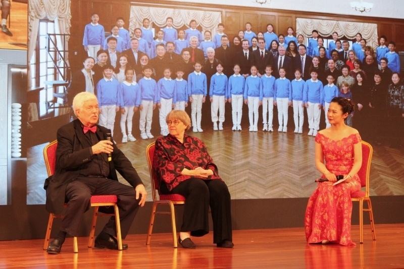 3、費(fèi)城交響樂(lè)團(tuán)小提琴手戴維·布斯講述自己與中國(guó)50多年的友好故事。 伊莎貝爾·羅德里格斯攝