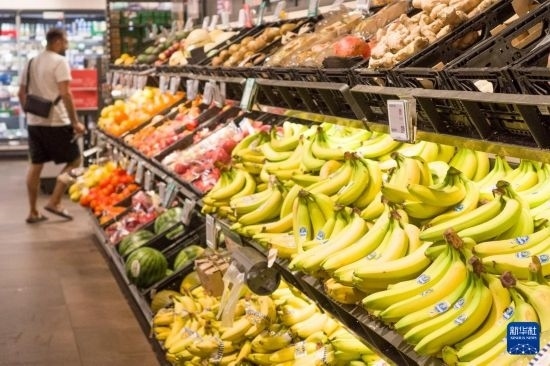 5月24日，顧客在德國柏林一家超市購物。新華社記者 任鵬飛 攝