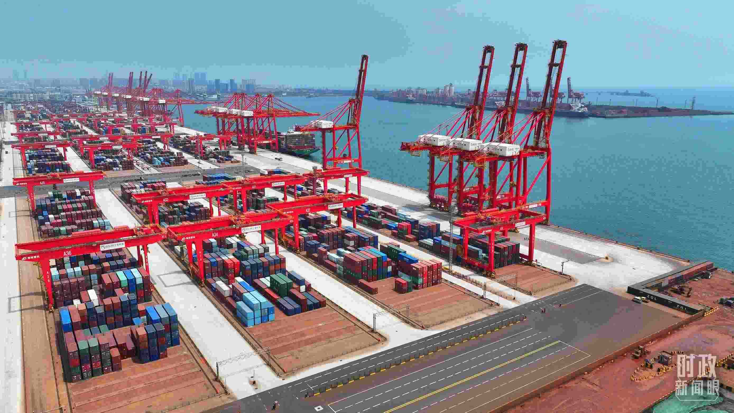 山東日照港。（總臺(tái)央視記者范凱拍攝）