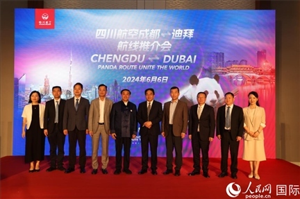 與會嘉賓合影留念。人民網(wǎng)記者張志文攝