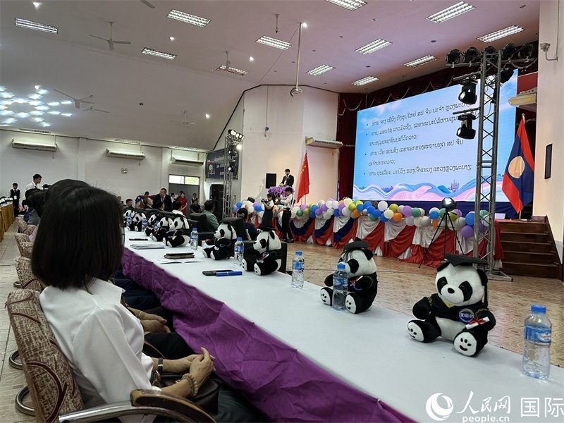 圖片：中老嘉賓在第二十三屆漢語橋世界大學(xué)生中文比賽老撾賽區(qū)決賽上致辭。孫廣勇攝