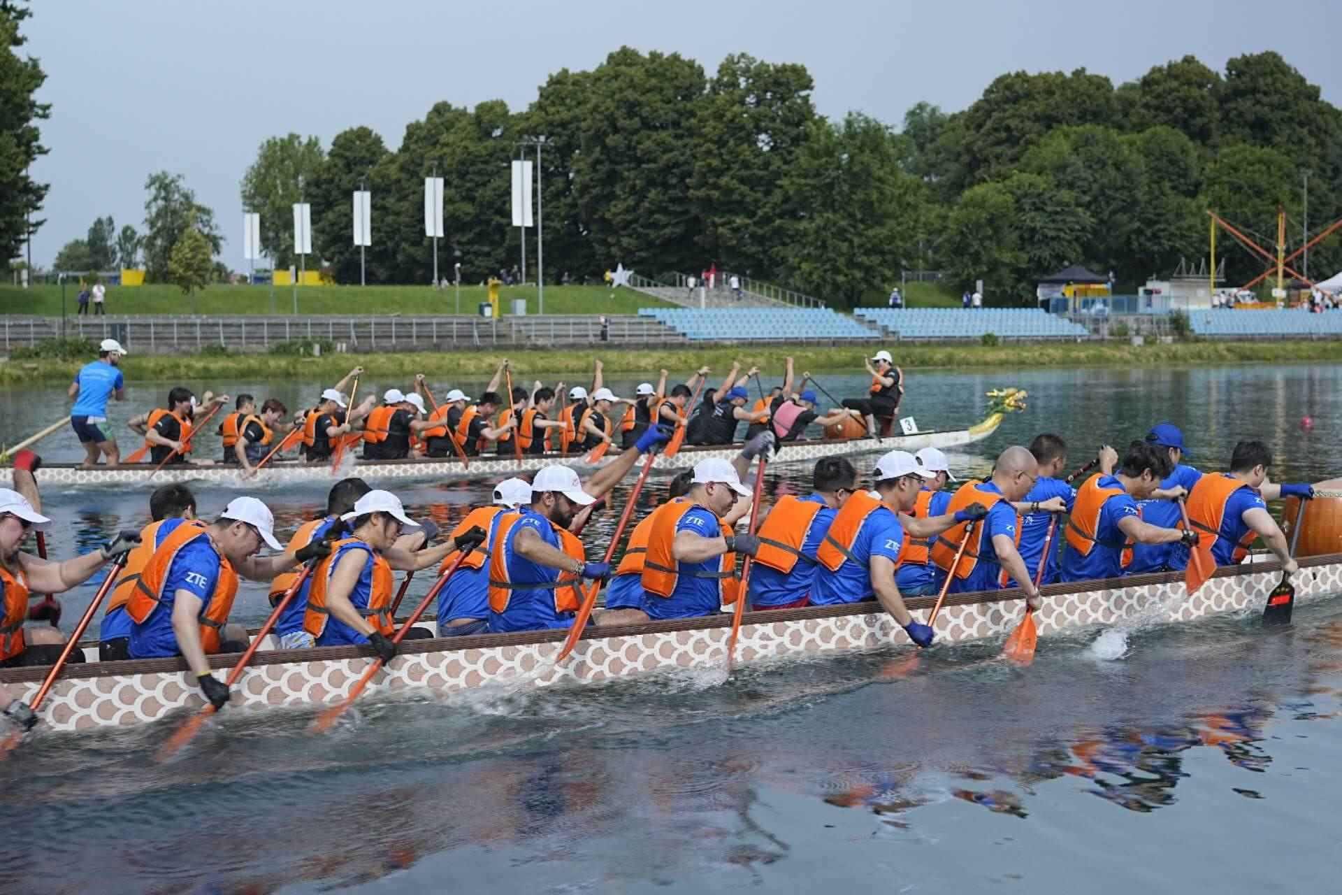 爭渡、爭渡，選手們你爭我奪，奮勇爭先。主辦方供圖