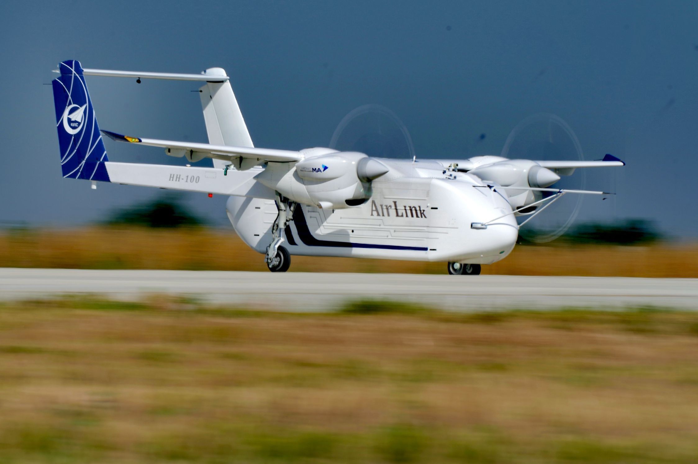 △2024年6月12日，HH-100航空商用無(wú)人運(yùn)輸系統(tǒng)驗(yàn)證機(jī)在西安藍(lán)田通用機(jī)場(chǎng)首飛成功。