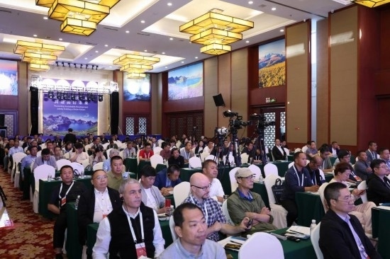  6月15日，“長(zhǎng)白山·世界地質(zhì)公園、世界生物圈保護(hù)區(qū)可持續(xù)發(fā)展會(huì)議”現(xiàn)場(chǎng)。新華社發(fā)