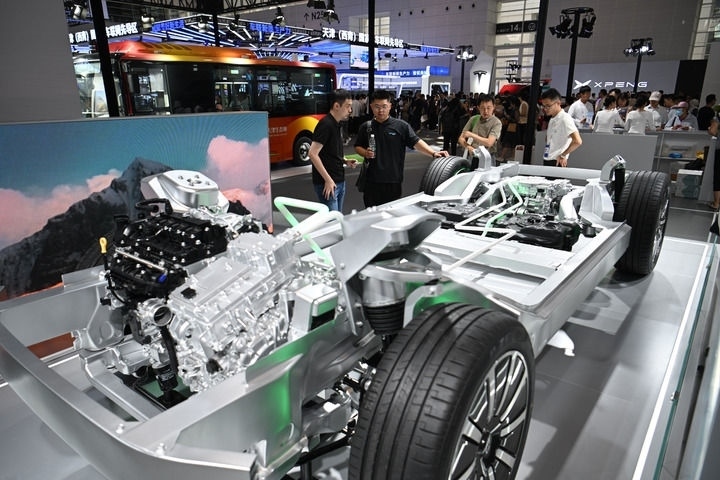 這是在博覽會現(xiàn)場拍攝的一款智能網(wǎng)聯(lián)汽車平臺架構（6月20日攝）。新華社記者 孫凡越 攝