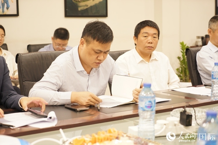 新當(dāng)選尼日利亞中國礦業(yè)聯(lián)合會(huì)會(huì)長中國和聯(lián)公司董事長李輝發(fā)言。人民網(wǎng)記者 姜宣攝