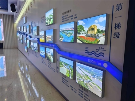 長江水跨越13級“階梯”一路北上。人民網(wǎng)記者 黃鈺攝