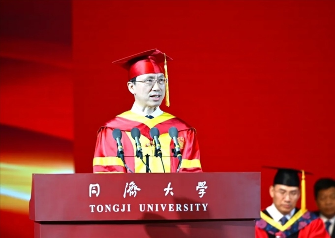 同濟(jì)大學(xué)校長、中國工程院院士鄭慶華