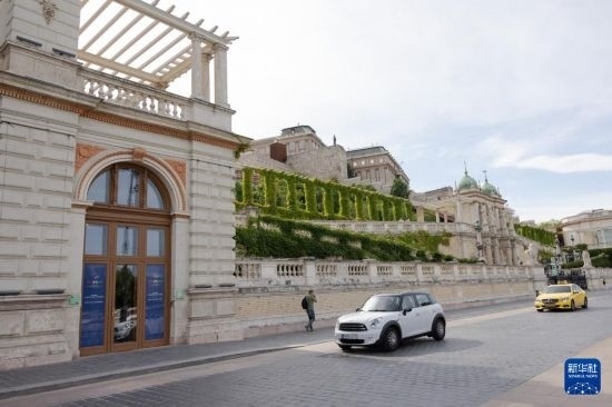 這是7月1日在匈牙利布達(dá)佩斯拍攝的匈牙利作為歐盟輪值主席國舉辦系列活動(dòng)的場(chǎng)地外景。新華社發(fā)（弗爾季·奧蒂洛攝）