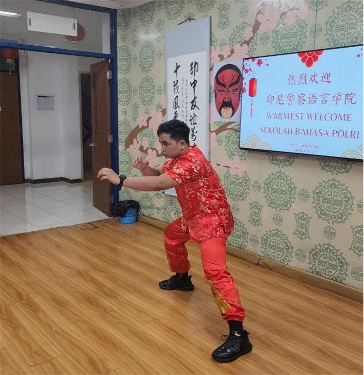 警察學(xué)員表演武術(shù)。活動(dòng)主辦方供圖