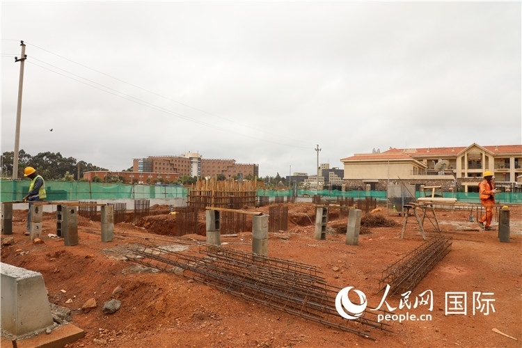 圖為孔子學(xué)院項目施工現(xiàn)場。人民網(wǎng)記者 沈小曉攝。