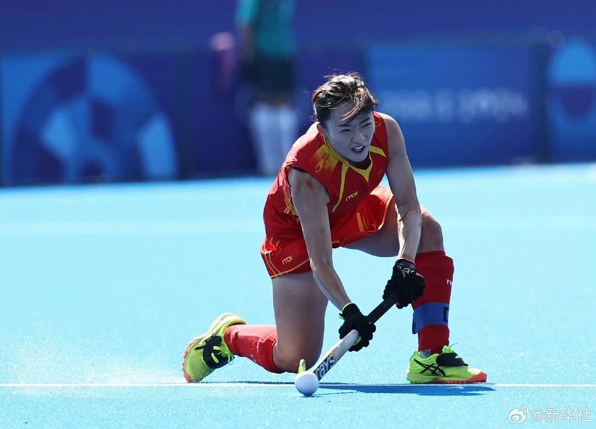 巴黎奧運(yùn)會(huì)上，中國女子曲棍球隊(duì)在賽場(chǎng)揮灑汗水