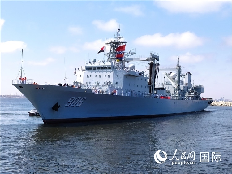 綜合補給艦洪湖艦 人民網記者黃培昭攝