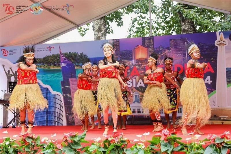 印尼在華留學(xué)生表演民族特色舞蹈。