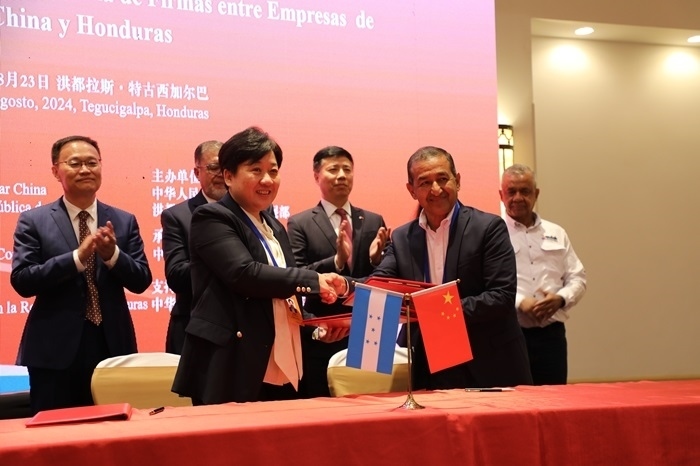 活動現(xiàn)場。埃內(nèi)斯托·多明戈斯攝